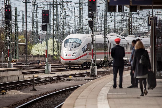 IVU Traffic Technologies AG - DB Fernverkehr Deutsche Bahn Fahrplandaten Disposition Planung Verbindungsauskunft Ticketbuchung DB Navigator Europäische Fahrplanzentrum EFZ Zugverkehr 