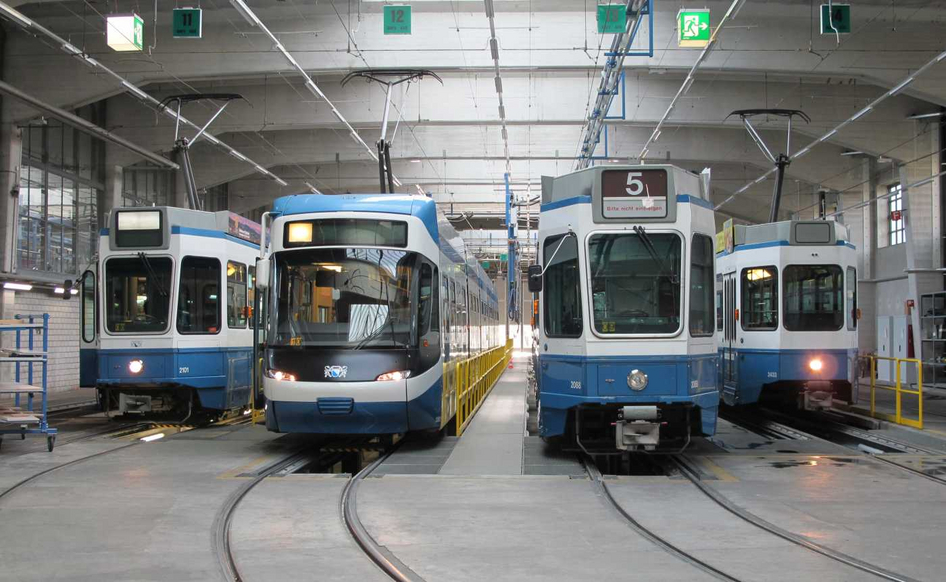 Vier Straßenbahnen der VBZ im Betriebsbahnhof