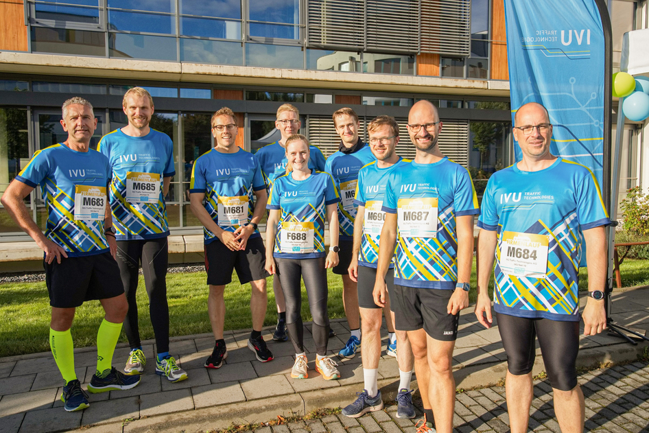 Gruppenfoto der IVU beim B2Run Firmenlauf 2023