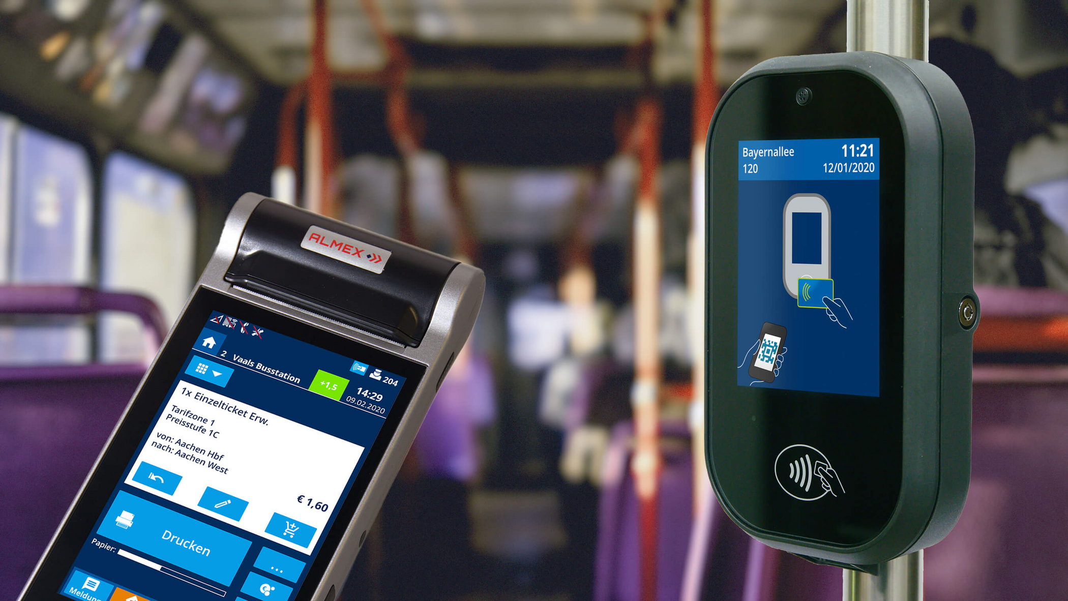 Validator von LECIP und Almex im Bus mit Handy davor zur Ticketvalidierung
