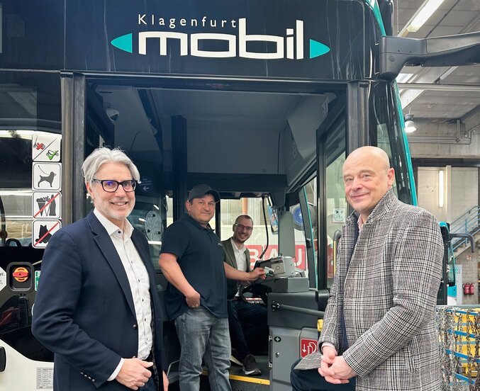 IVU Traffic Technologies - KMG Klagenfurt Mobil GmbH Disposition Bus Bordrechner Leitstelle